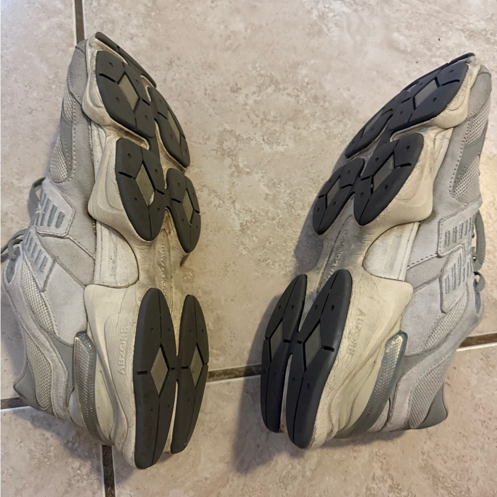 New Balance Women's Gray Athletic Shoes - Picture 5 of 7